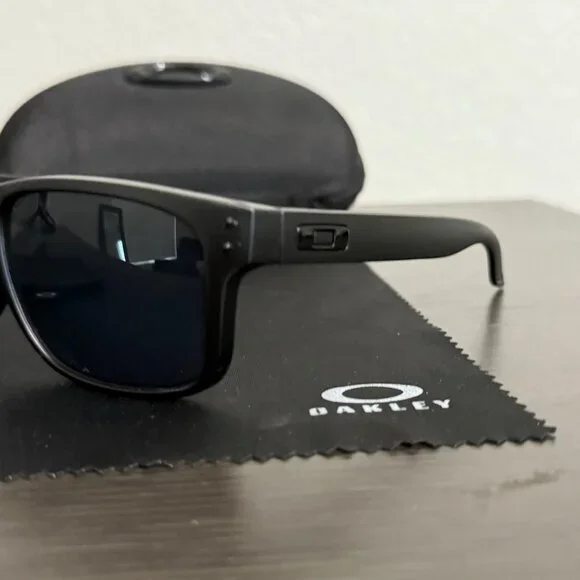 OO9102 Oakley Holbrook Black Matte - Picture 3 of 8